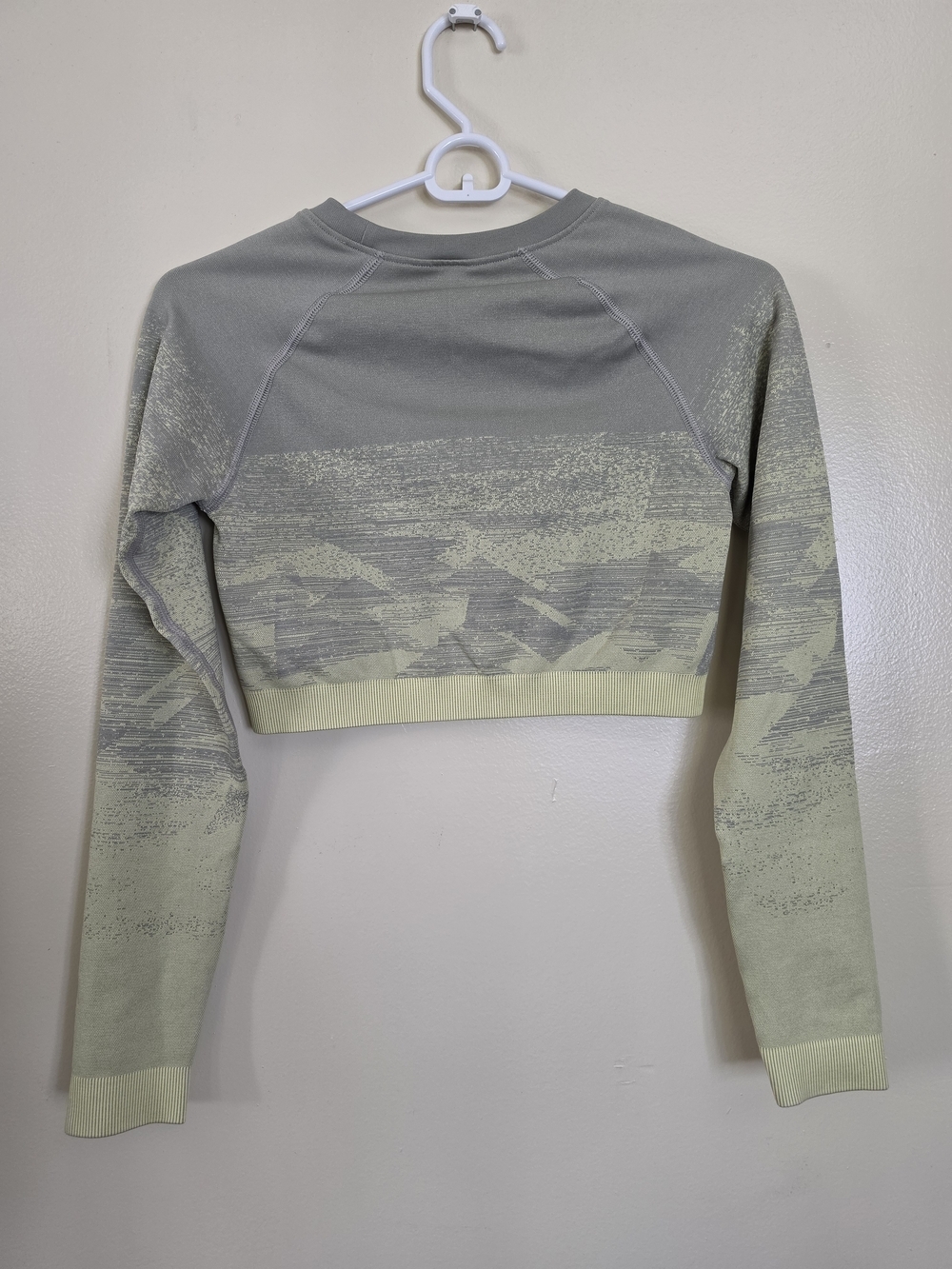 Gymshark Adapt Ombre Crop Top Yellow-Green Long Sleeve Seamless Size S - Picture 5 of 5